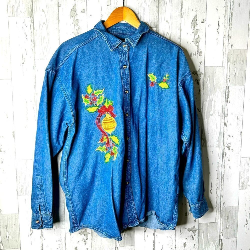 Sierra Pacific Women's Chambray Top Christmas Ornament Holly Embroidered Size XL